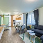 Stylish 1br Flat Garden Balcony Parking וארנה