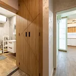 Stylish 1br Flat Garden Balcony Parking וארנה