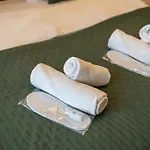 Stylish 1br Flat Garden Balcony Parking וארנה