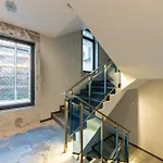 Stylish 1br Flat Garden Balcony Parking דירה