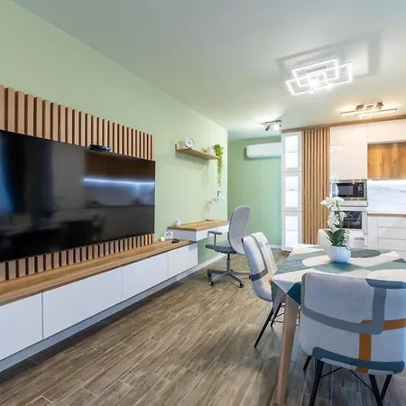 Stylish 1br Flat Garden Balcony Parking