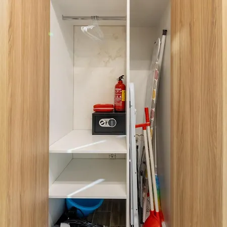 דירה Stylish 1br Flat Garden Balcony Parking *