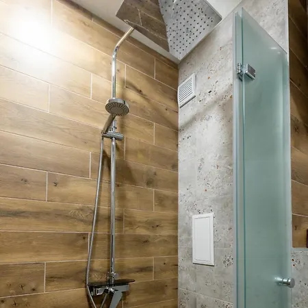 Stylish 1br Flat Garden Balcony Parking * וארנה