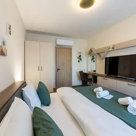 Stylish 1br Flat Garden Balcony Parking * וארנה