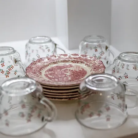 Апартамент Stylish 1br Flat Garden Balcony Parking *