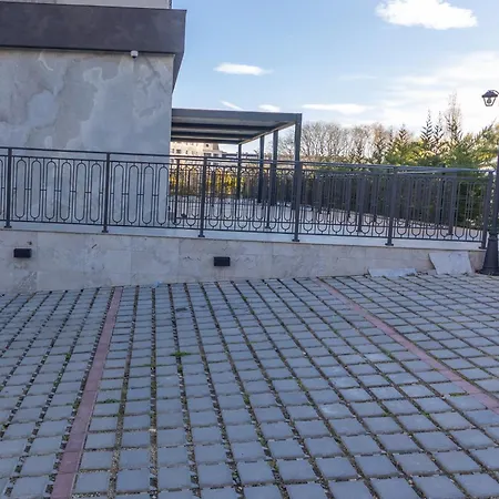 Stylish 1br Flat Garden Balcony Parking *