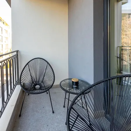 Stylish 1br Flat Garden Balcony Parking
