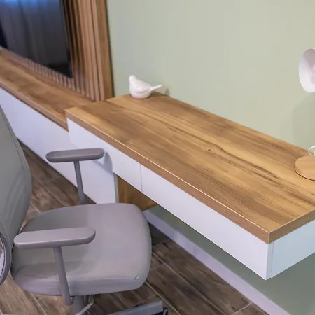 דירה Stylish 1br Flat Garden Balcony Parking *