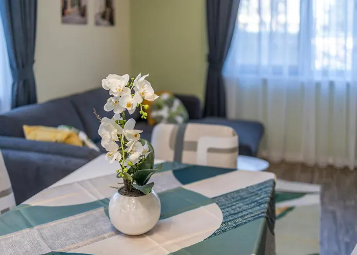 Апартамент Stylish 1br Flat Garden Balcony Parking *