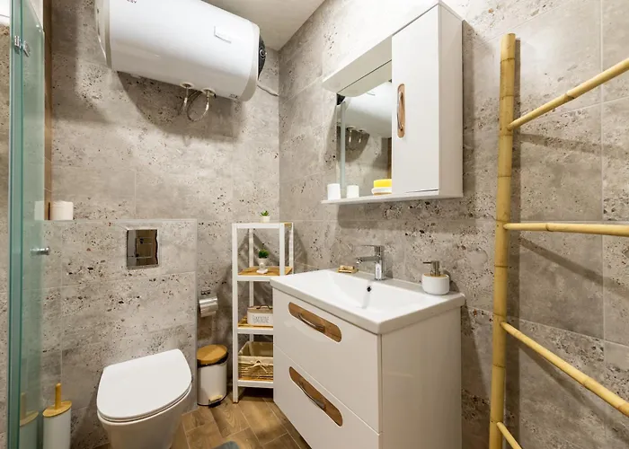 Апартаменты Stylish 1br Flat Garden Balcony Parking *