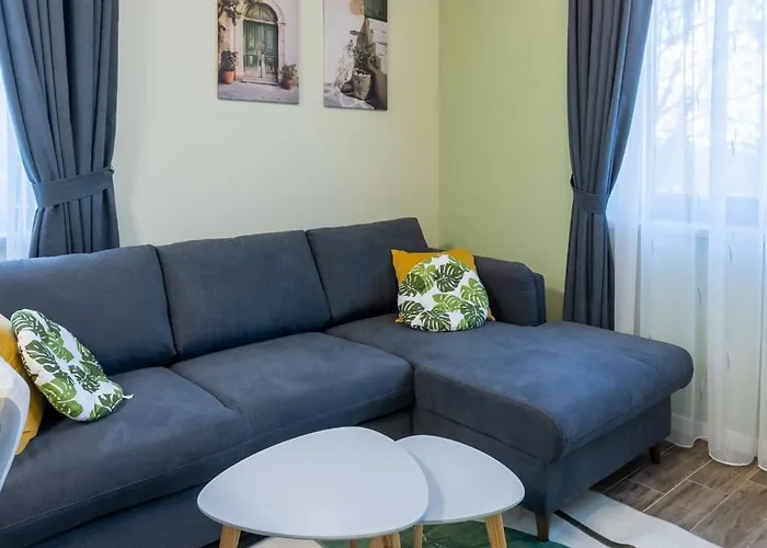 Апартаменты Stylish 1br Flat Garden Balcony Parking