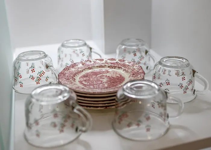 Апартаменты Stylish 1br Flat Garden Balcony Parking *