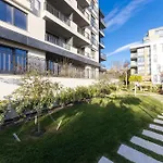 Apartman Stylish 1br Flat Garden Balcony Parking
