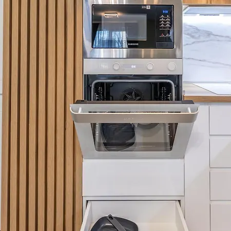 Stylish 1br Flat Garden Balcony Parking 아파트