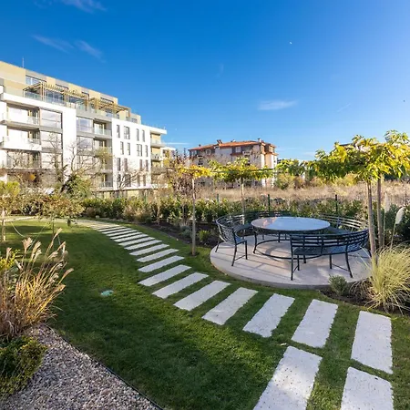 Stylish 1br Flat Garden Balcony Parking *