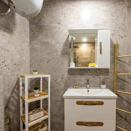 Stylish 1br Flat Garden Balcony Parking 아파트