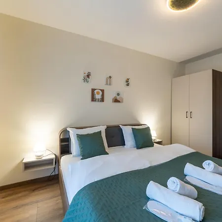 아파트 Stylish 1br Flat Garden Balcony Parking 바르나