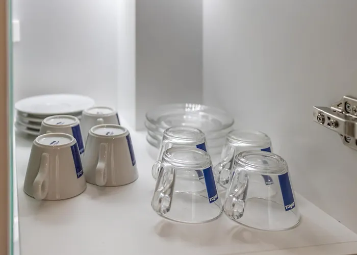 Stylish 1br Flat Garden Balcony Parking דירה וארנה