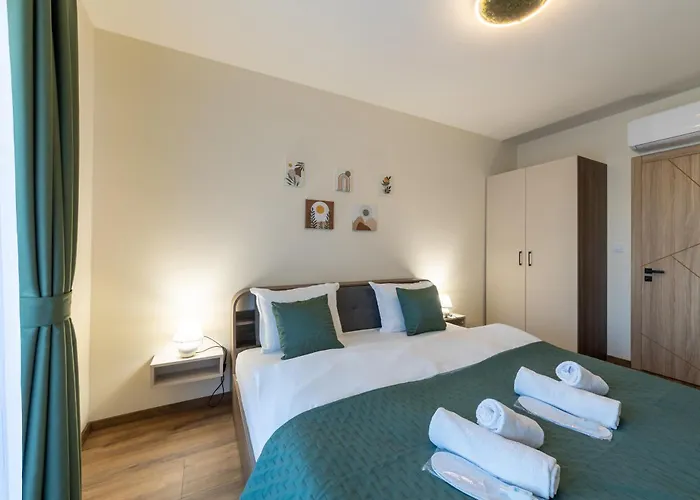 דירה Stylish 1br Flat Garden Balcony Parking וארנה