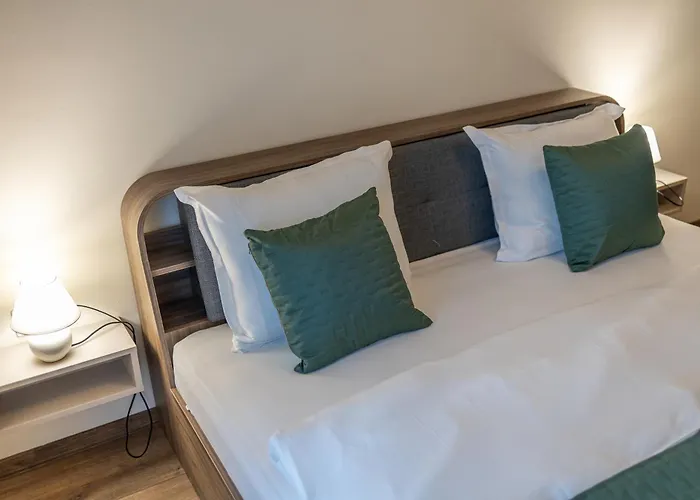 דירה Stylish 1br Flat Garden Balcony Parking *